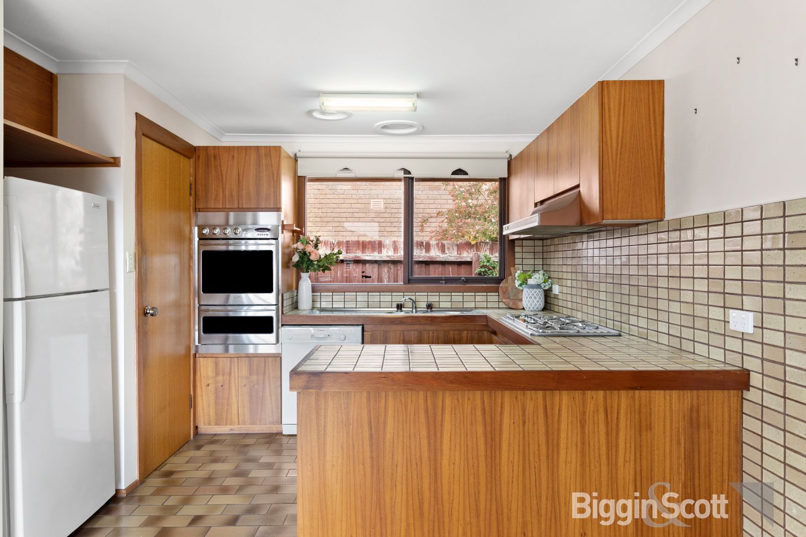 16 Ronston Court, Wheelers Hill VIC 3150, Image 2