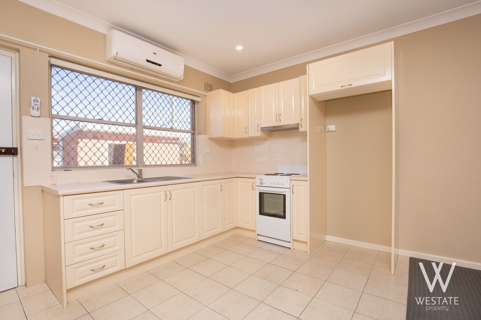1 bedrooms Apartment / Unit / Flat in 2/110 Bentinck Street BATHURST NSW, 2795