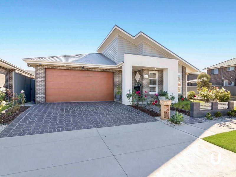 4 bedrooms House in 34 Honeymyrtle Avenue DENHAM COURT NSW, 2565