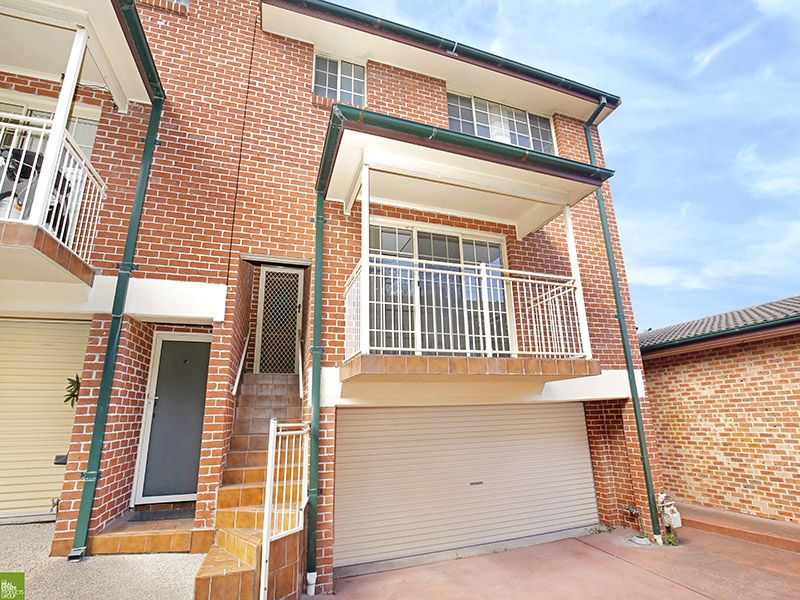 2 bedrooms Townhouse in 1/7 Wiseman Avenue NORTH WOLLONGONG NSW, 2500