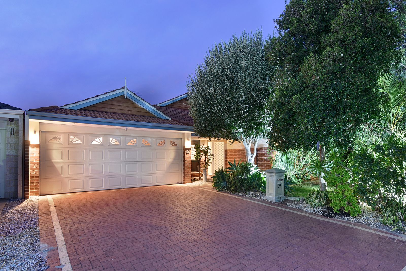 27 Allanbi Circle, Carramar WA 6031, Image 0