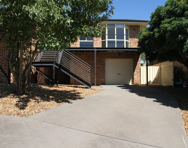 2/16 Julian Place, Yass NSW 2582