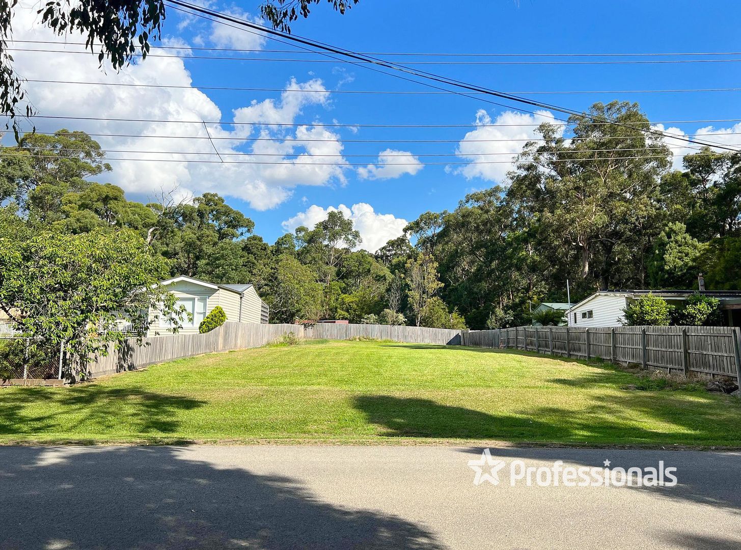 8 The Crescent, Wesburn VIC 3799, Image 2