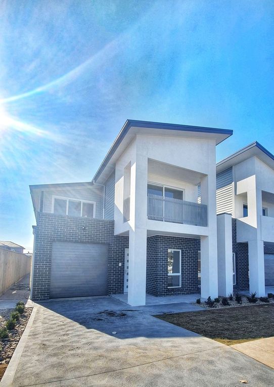 5 bedrooms House in 1/97 Gledswood Hills GLEDSWOOD HILLS NSW, 2557