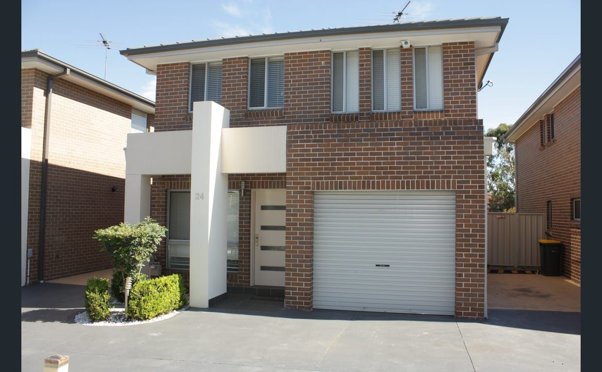 4 bedrooms Townhouse in 24/570 Sunnyholt Road STANHOPE GARDENS NSW, 2768