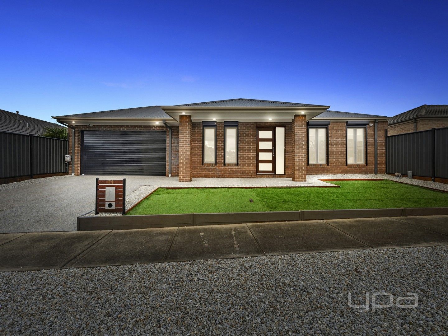 4 bedrooms House in 11 Oakpark Drive HARKNESS VIC, 3337