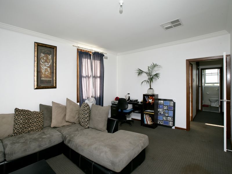 23 Phillip Avenue, MOUNT AUSTIN NSW 2650, Image 2