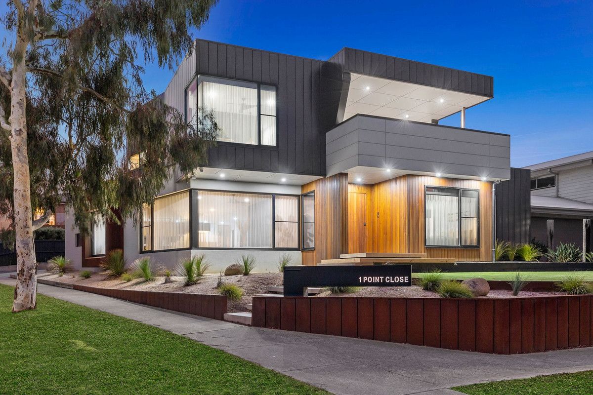 5 bedrooms House in 1 Point Close TORQUAY VIC, 3228