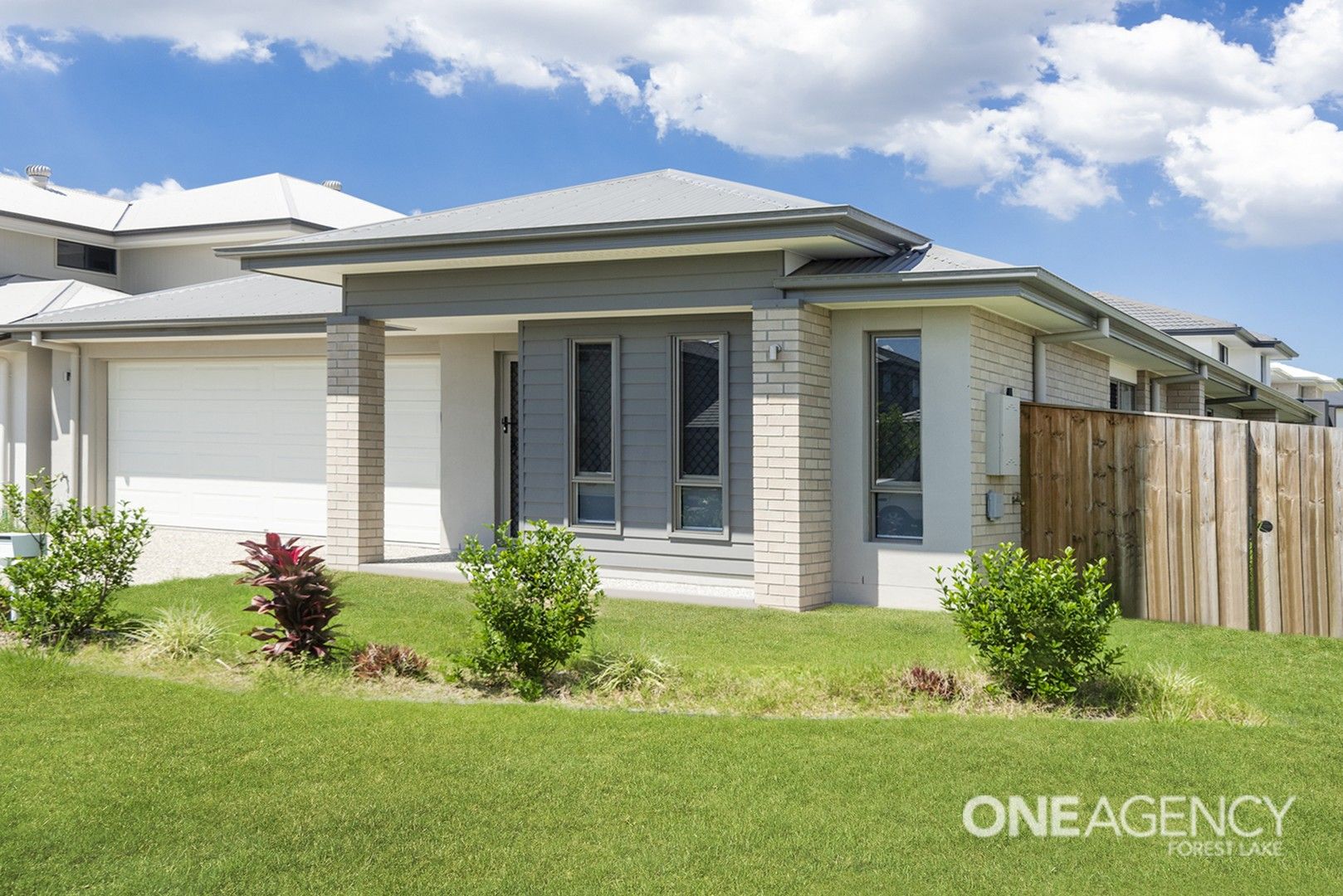 8 Hall St, Pallara QLD 4110, Image 0