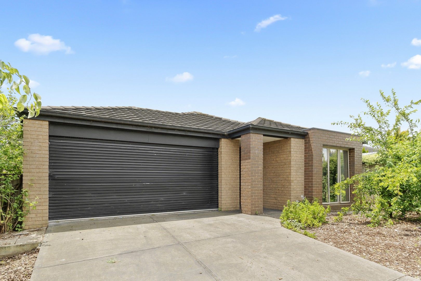 4 bedrooms House in 19 Mikasa Place PAKENHAM VIC, 3810