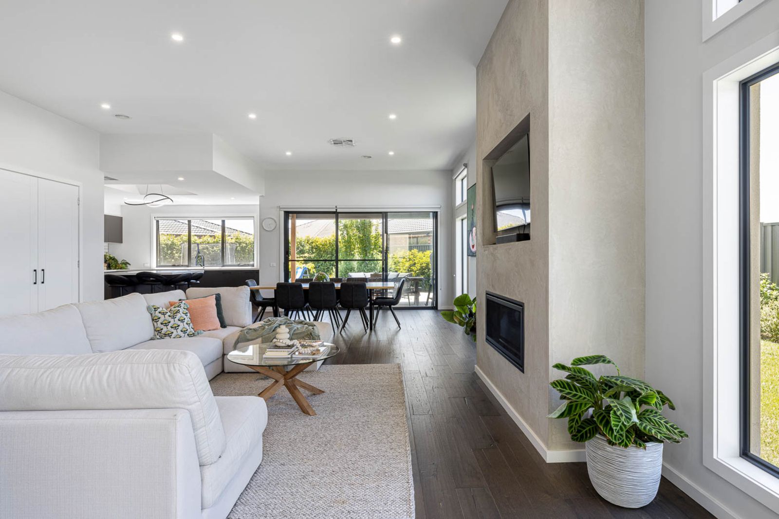 6 Jolly Parade, Lucas VIC 3350, Image 2