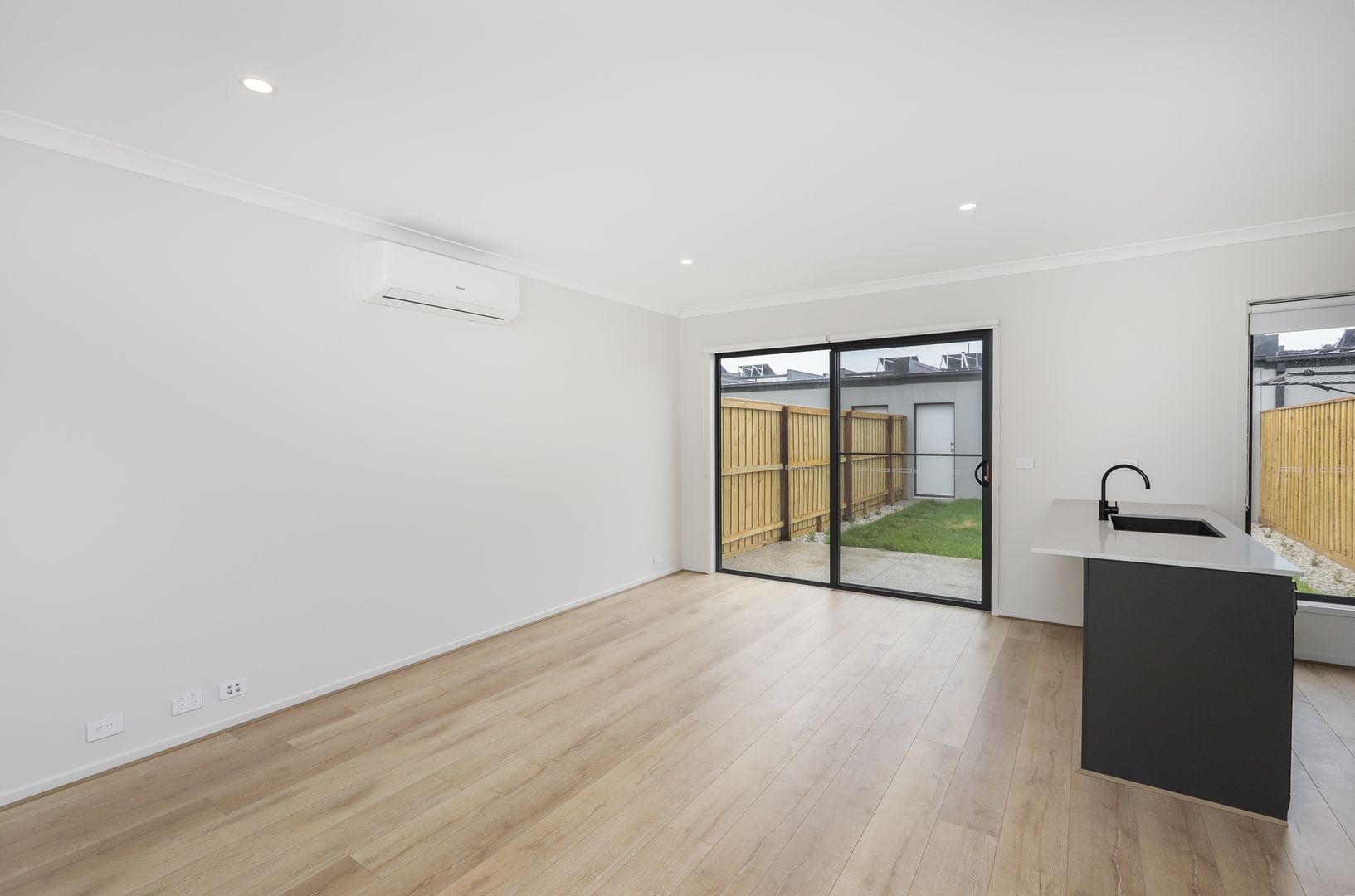 10 Longtown Road, Thornhill Park VIC 3335 Townhouse For Rent Domain