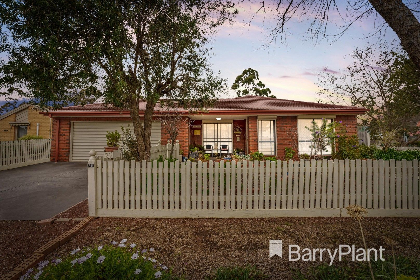 3 bedrooms House in 25 Trent Close WERRIBEE VIC, 3030