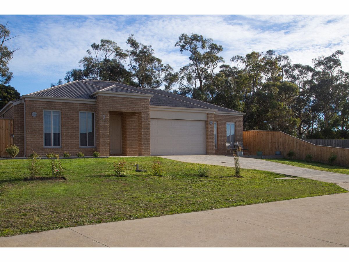 7 Highview Court, Willow Grove VIC 3825, Image 0