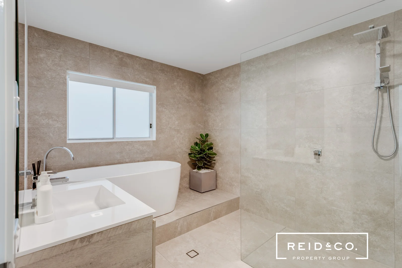 Additional image 27 of 50 Oyster Point Esplanade, Scarborough QLD 4020