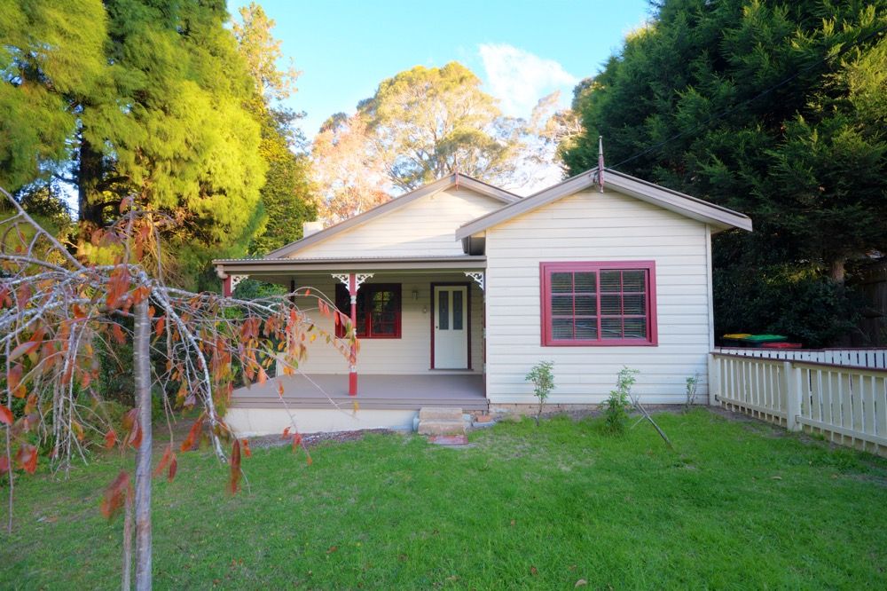 3 bedrooms House in 13 CHELMSFORD AVE BLACKHEATH NSW, 2785