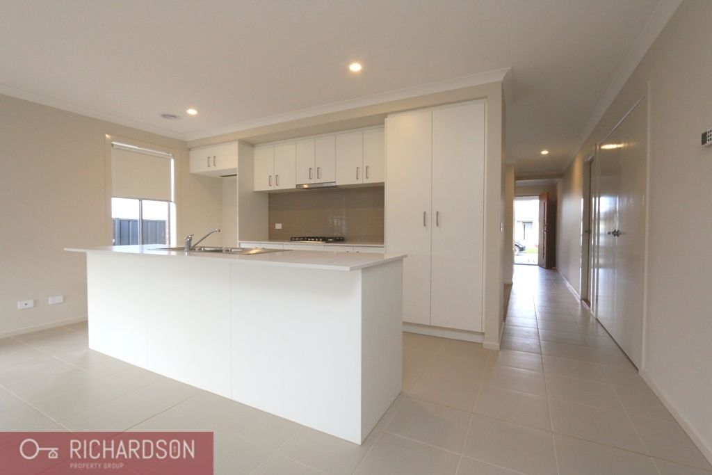 4 Satellite Drive, Werribee VIC 3030, Image 2