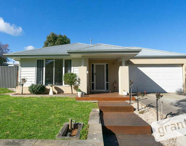 12 Maggiore Crescent, Pakenham VIC 3810