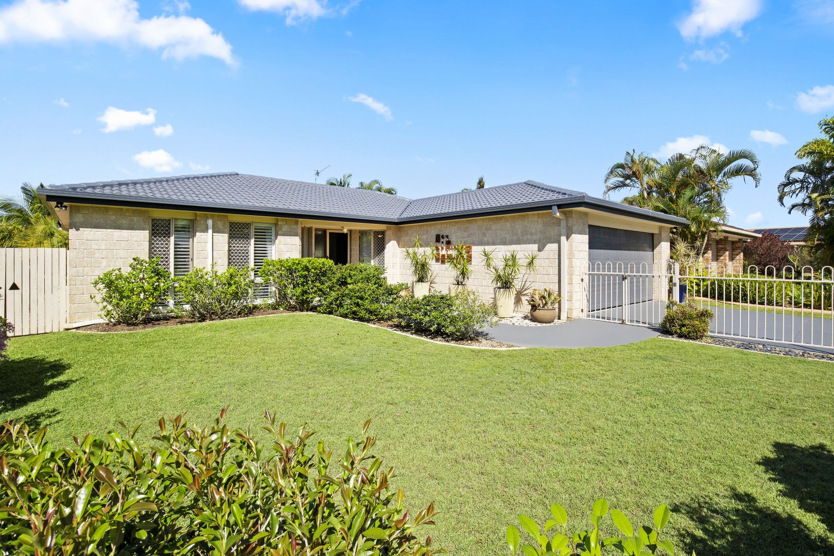 19 Rosswood Court, Helensvale QLD 4212