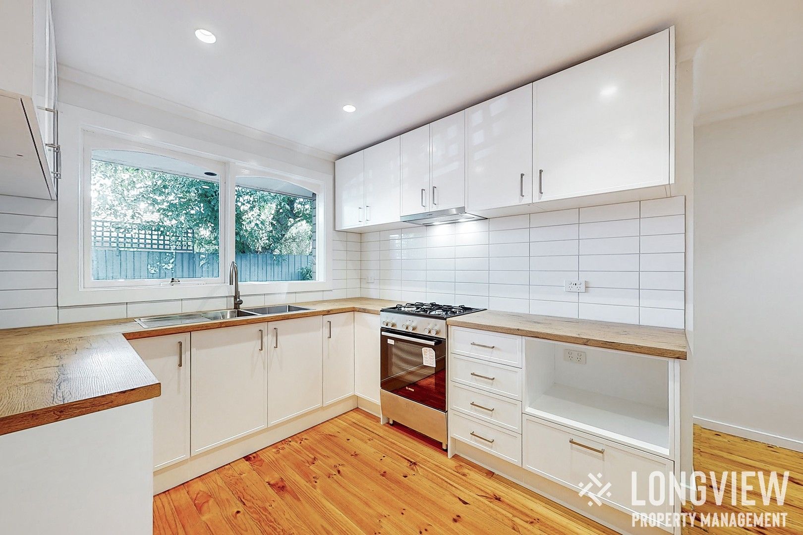 2 bedrooms Villa in 3/168 Kangaroo Road HUGHESDALE VIC, 3166