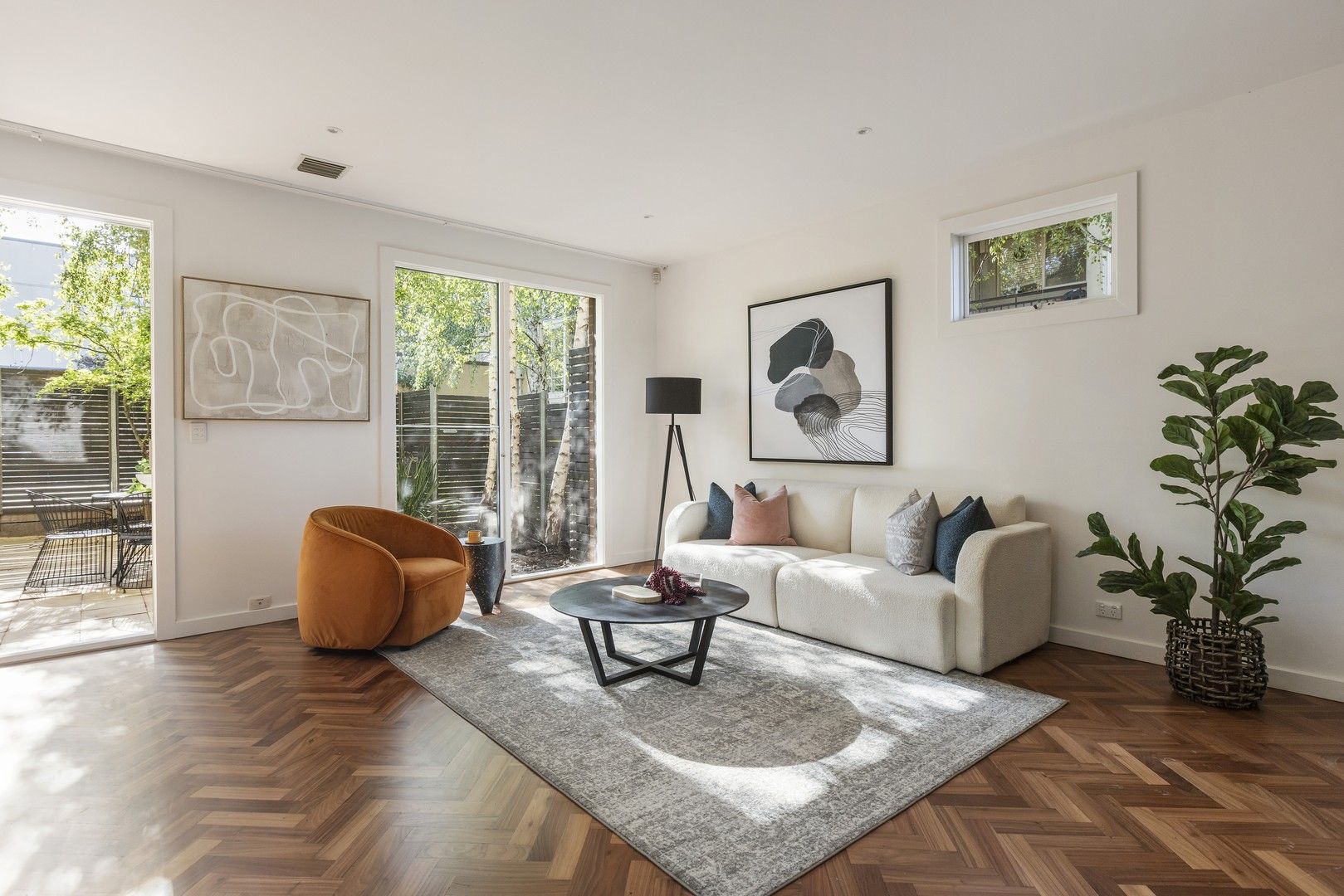 3 bedrooms Townhouse in 1/31 Kooyong Road ARMADALE VIC, 3143