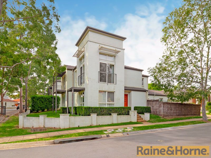 4 bedrooms House in 2 Kentwell Crescent STANHOPE GARDENS NSW, 2768