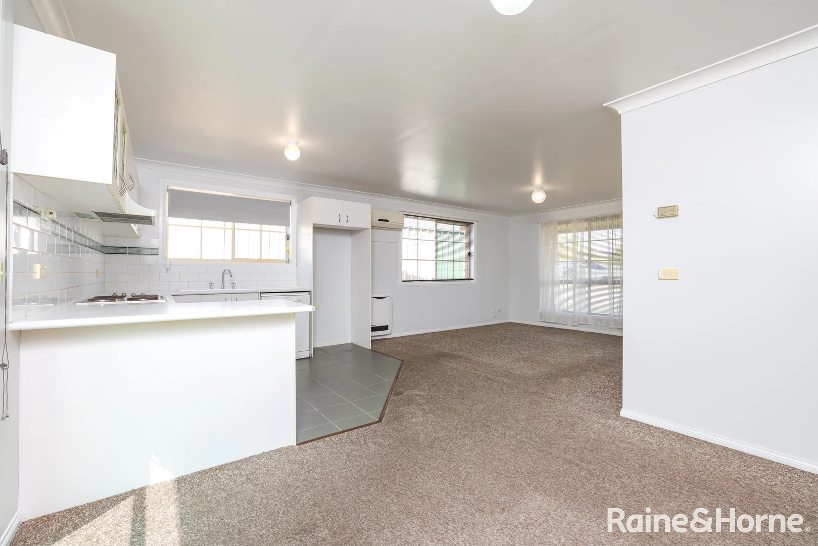 Additional image 5 of 2/2 Sundown Drive, Kelso NSW 2795