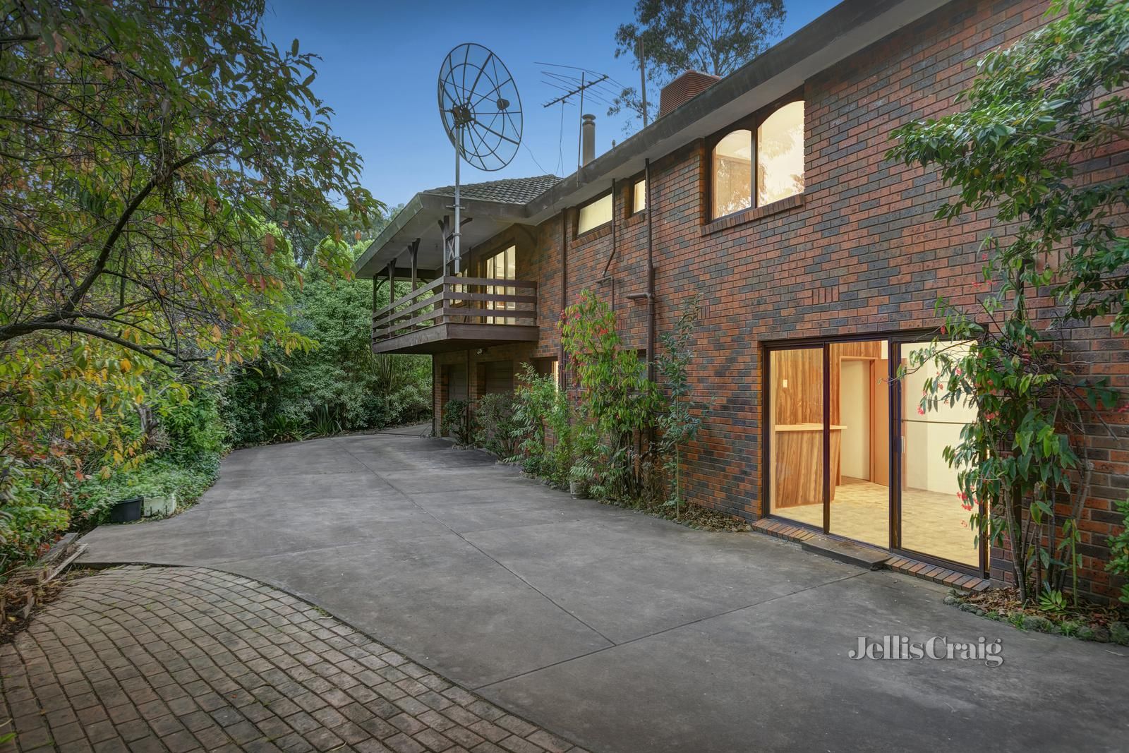 2628 Drayton Crescent, Park Orchards Property History & Address