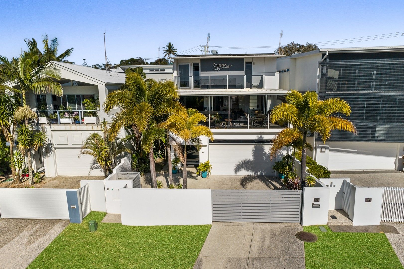 4 bedrooms Apartment / Unit / Flat in 23 Juan Street ALEXANDRA HEADLAND QLD, 4572