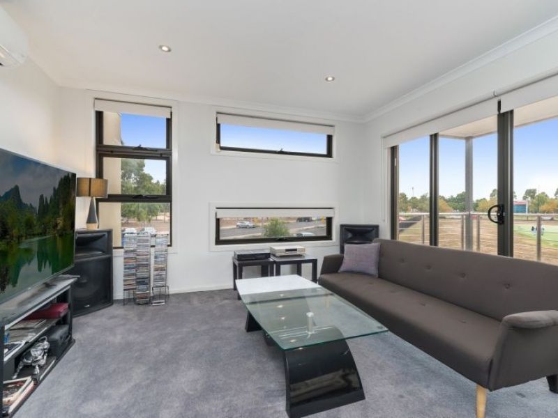 31/8 The Crossing , Caroline Springs VIC 3023