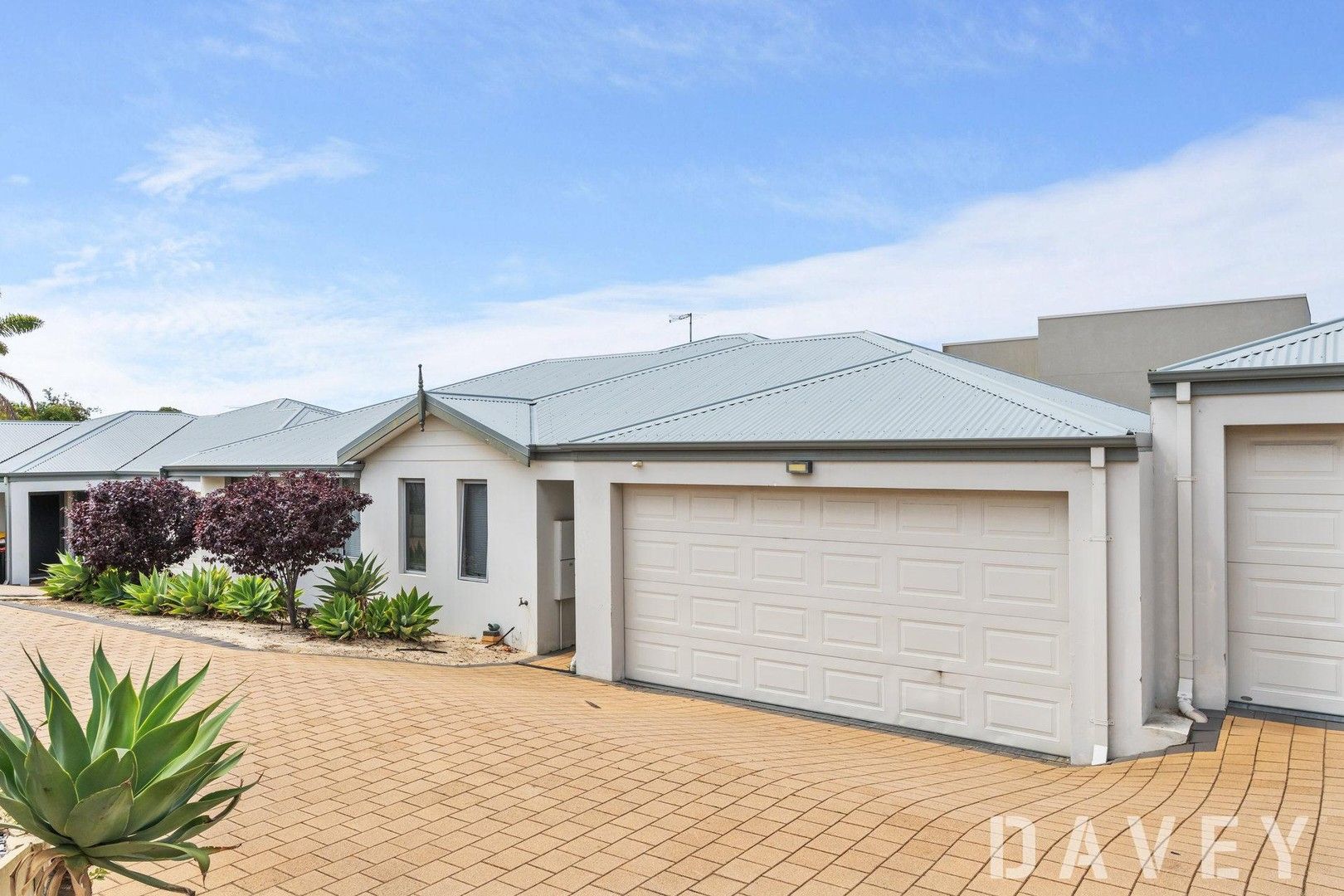 4 bedrooms Villa in 2/174 Flinders Street YOKINE WA, 6060