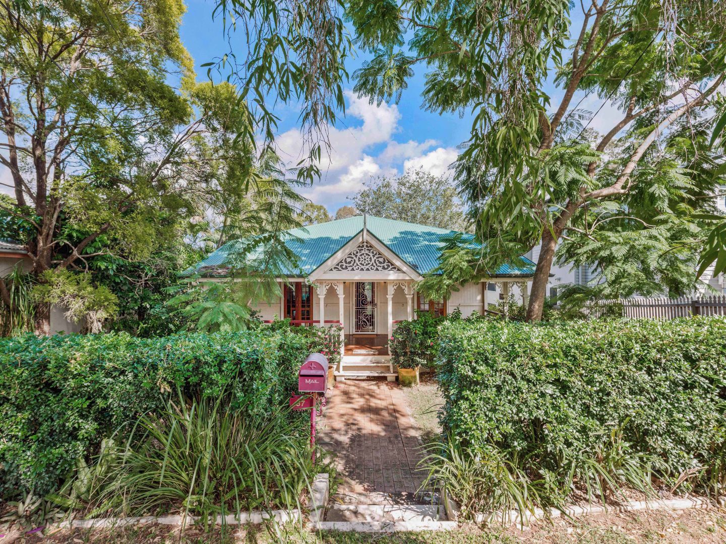 37 Dorrington Drive, Ashgrove Property History & Address Research