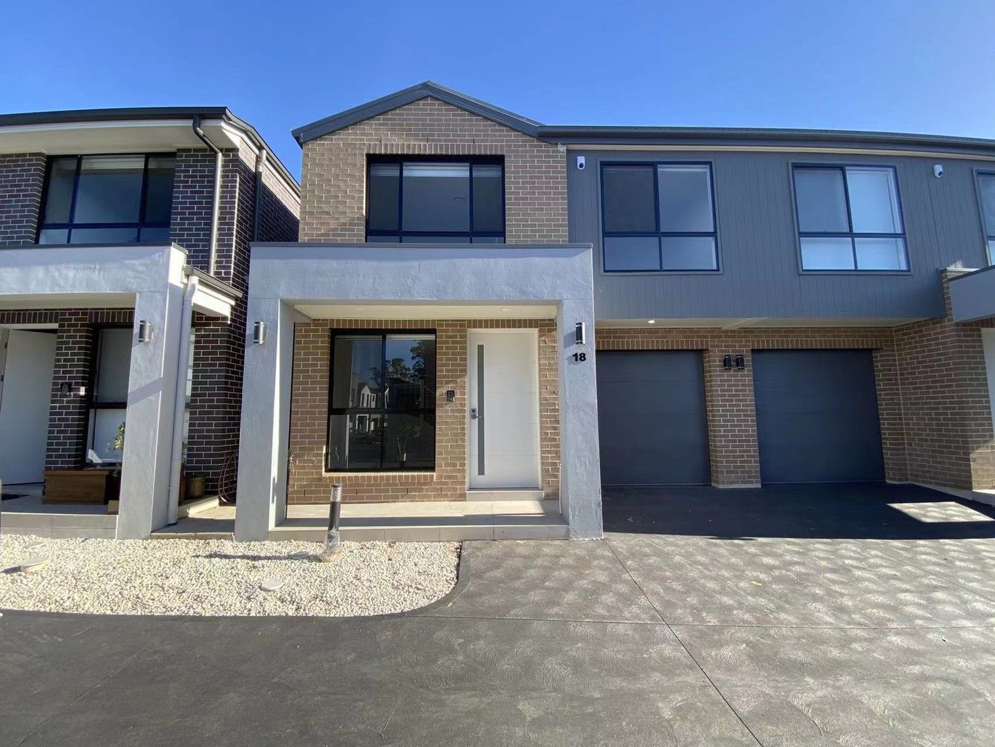 4 bedrooms Townhouse in 18 Balk Glade RIVERSTONE NSW, 2765