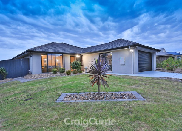 15 Redfern Way, Pakenham VIC 3810