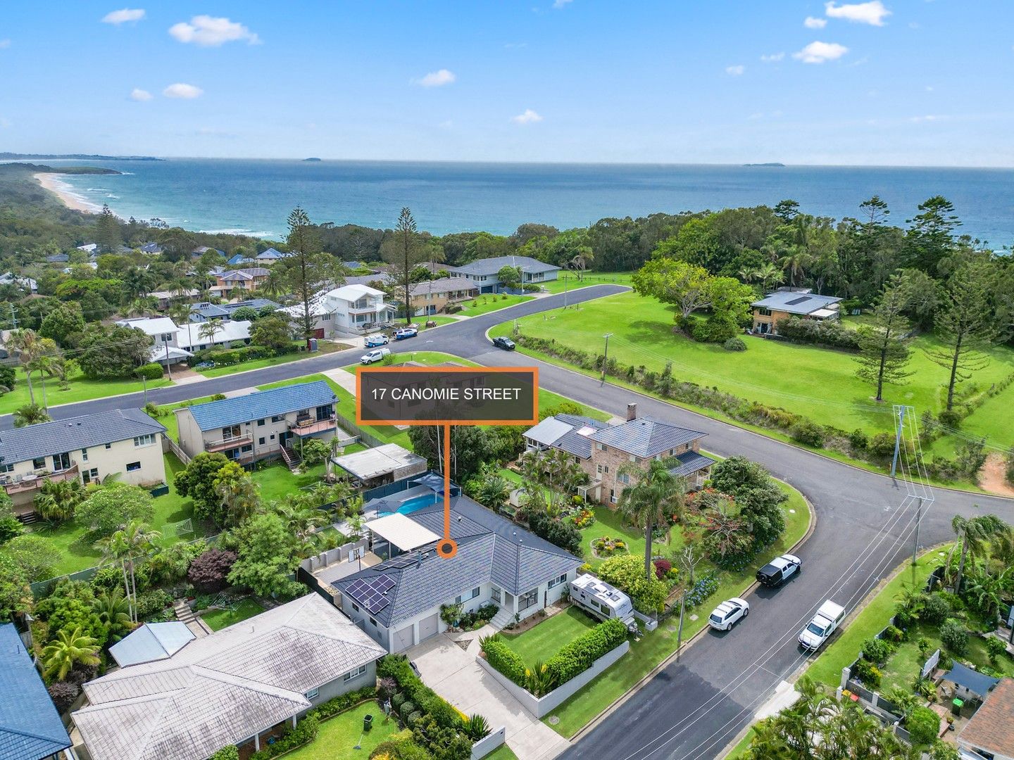 4 bedrooms House in 17 Canomie Street SAPPHIRE BEACH NSW, 2450