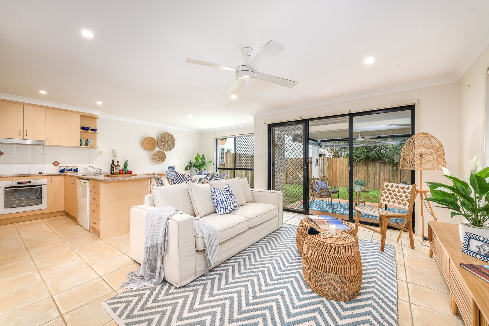 9 15 esther place surfers paradise