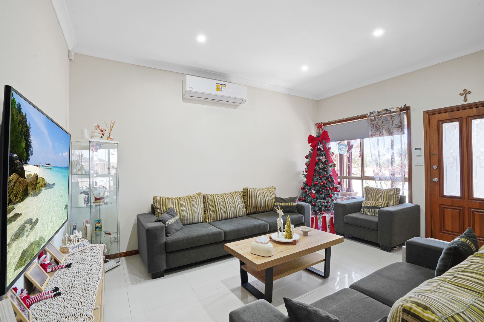 2/3 Claremont Crescent, Hinchinbrook NSW 2168, Image 2