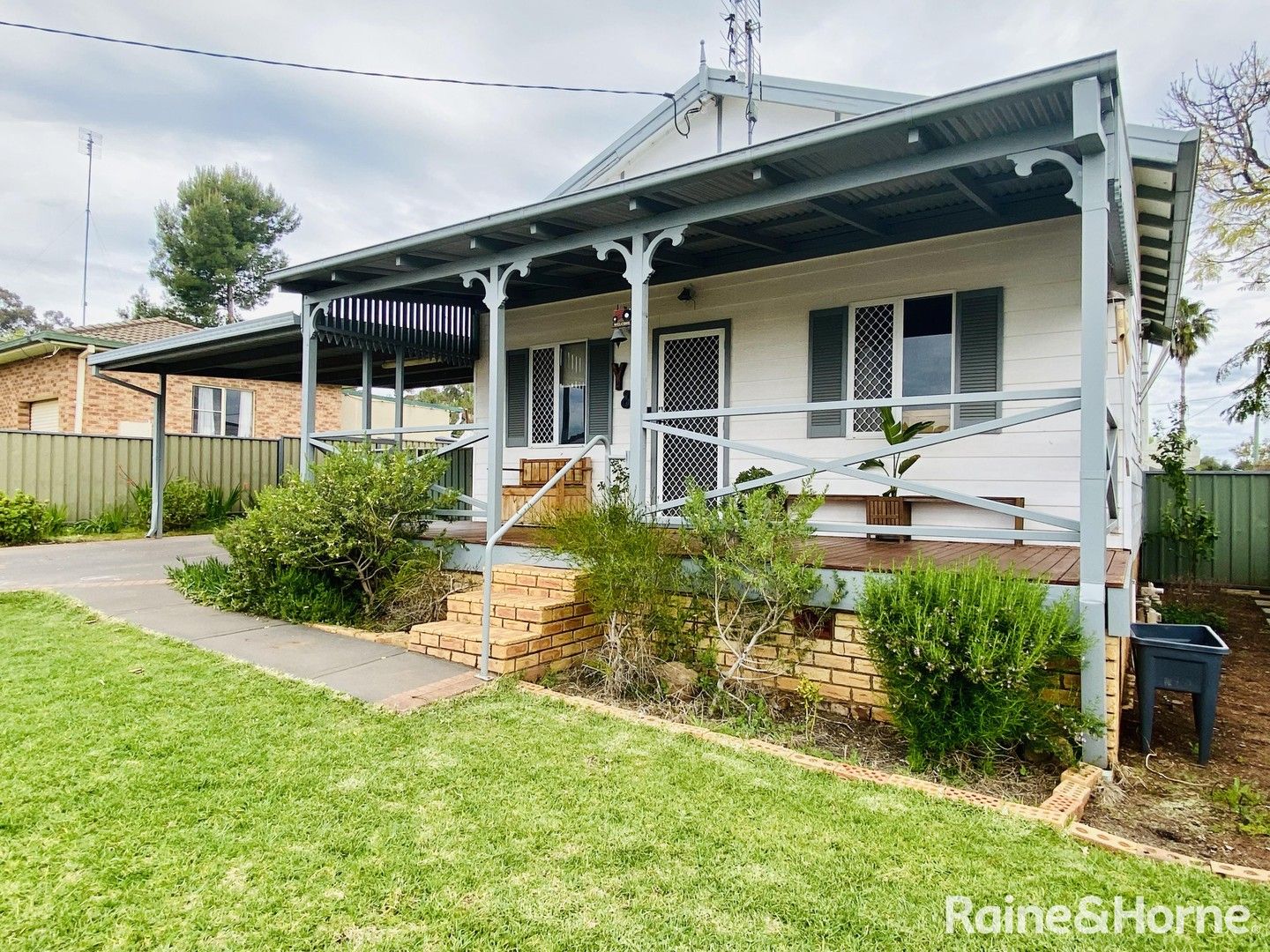 13 Medlyn Street, Parkes NSW 2870 Domain