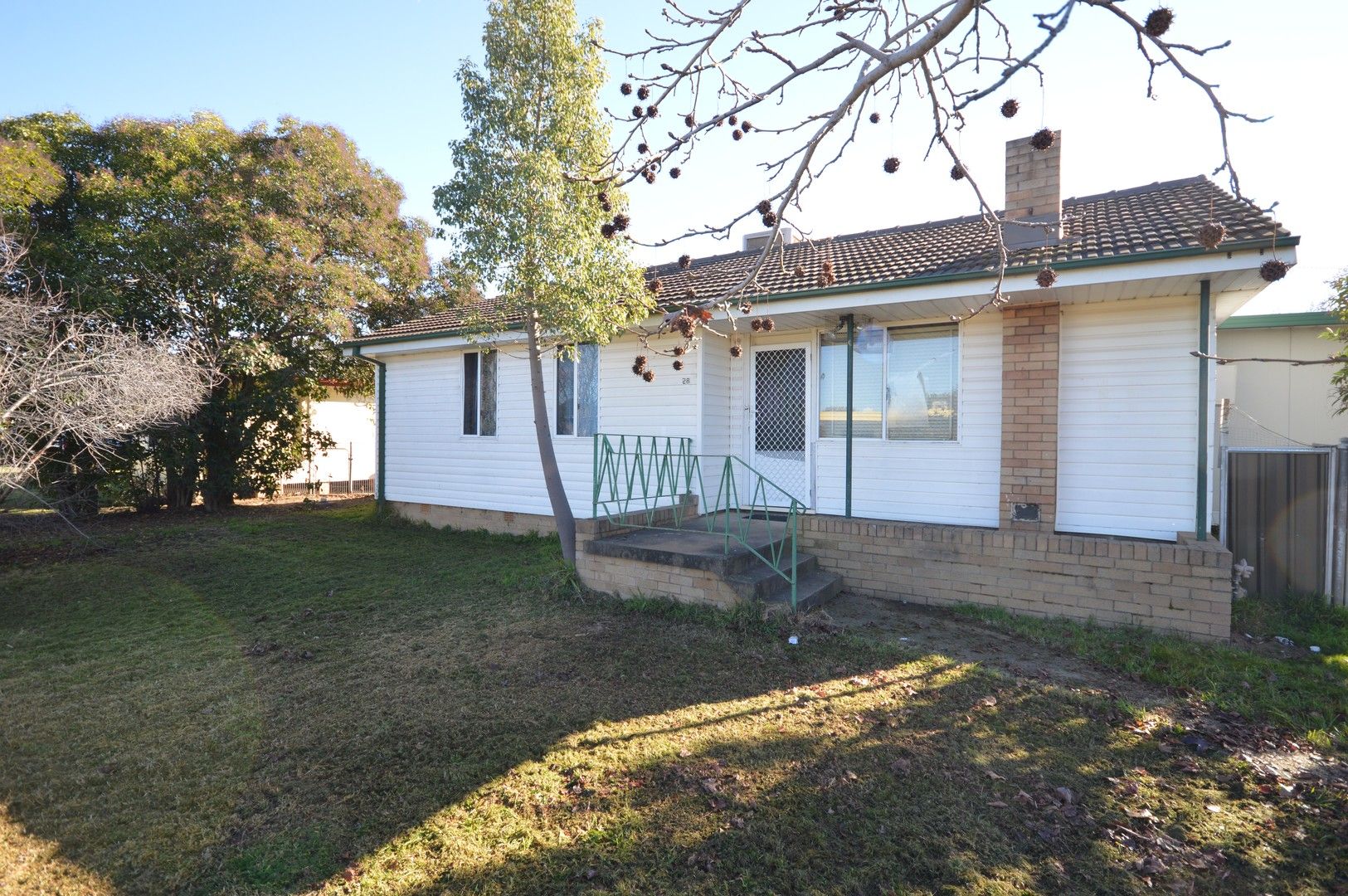 28 Logan Street, Cowra NSW 2794 House For Rent 250 Domain