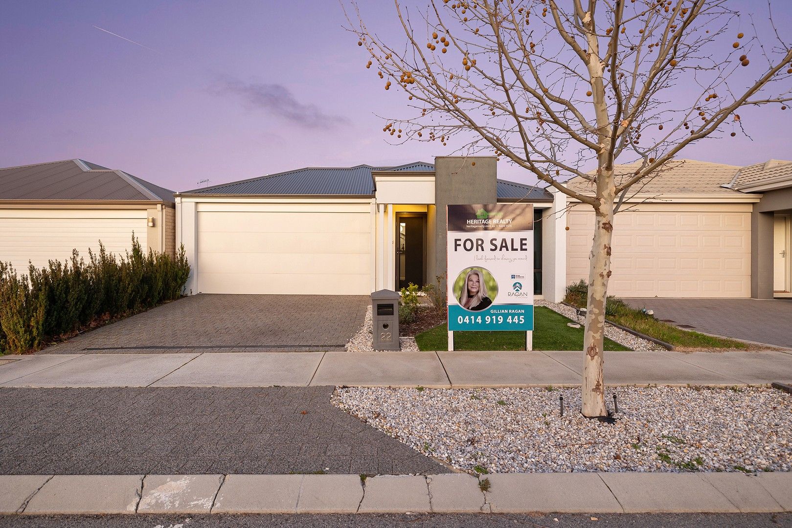 4 bedrooms House in 22 Doryanthes Avenue PIARA WATERS WA, 6112