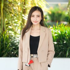Rebecca Lu, Sales representative