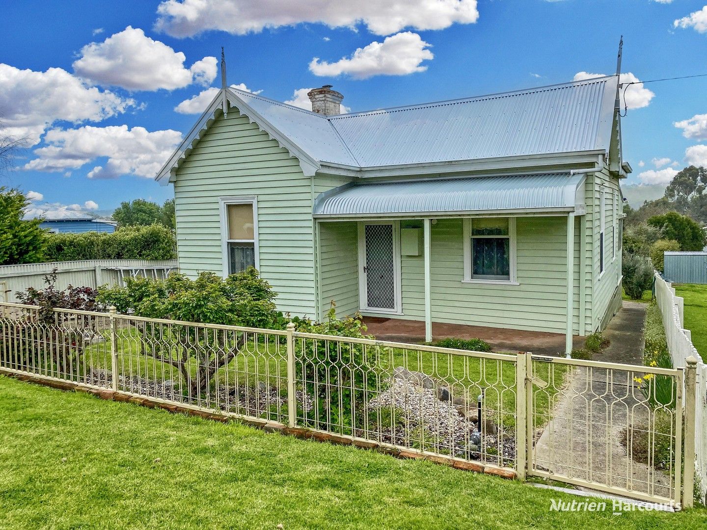 2 bedrooms House in 8 Silvester Street CASTERTON VIC, 3311