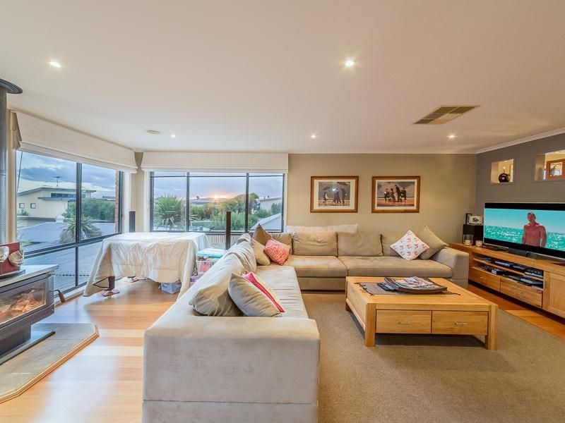 25 Halcyon Avenue, San Remo VIC 3925, Image 2