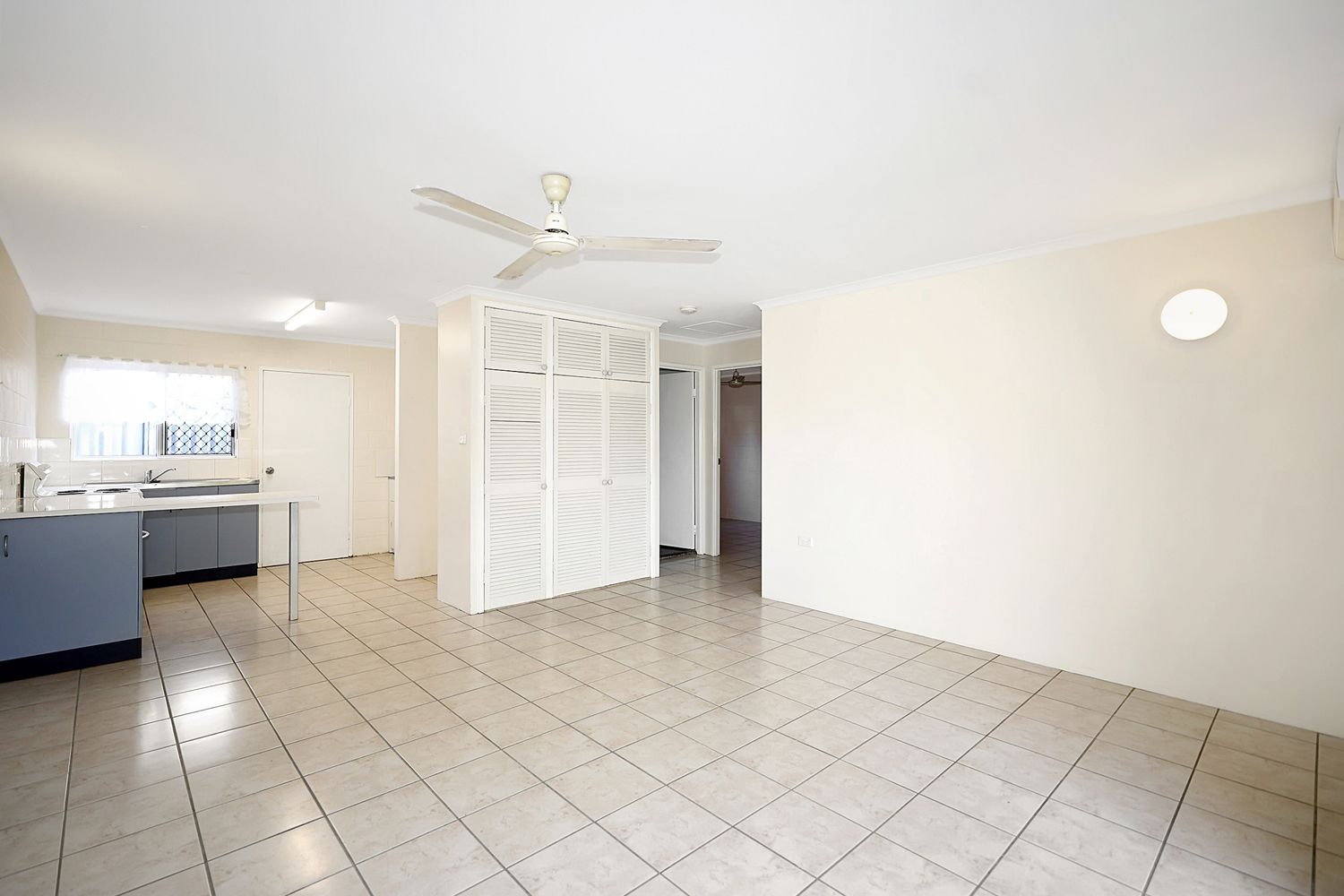 17/473-479 McCoombe Street, Mooroobool QLD 4870, Image 2