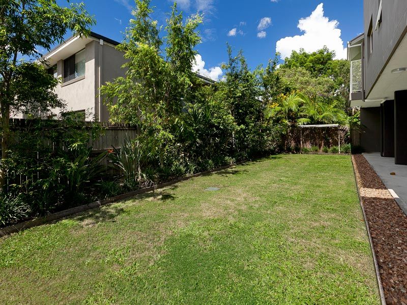 2/29 Nudgee Road, Hamilton QLD 4007, Image 1