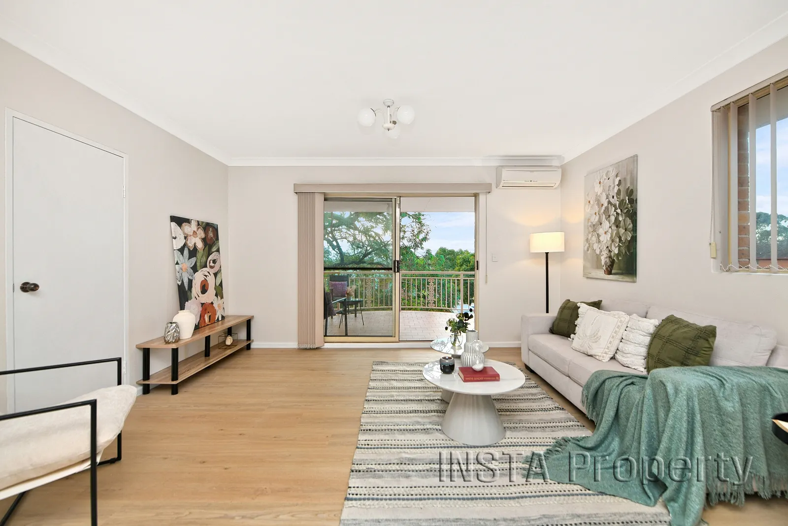 Spacious Full-Brick Unit with Double Garage in Prime Campsie Location - Widok 3