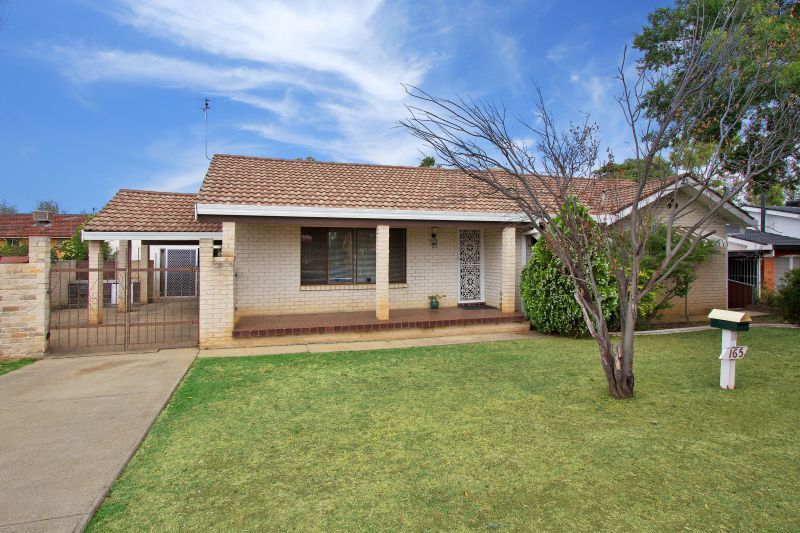 3 bedrooms House in 165 Hillvue Road TAMWORTH NSW, 2340