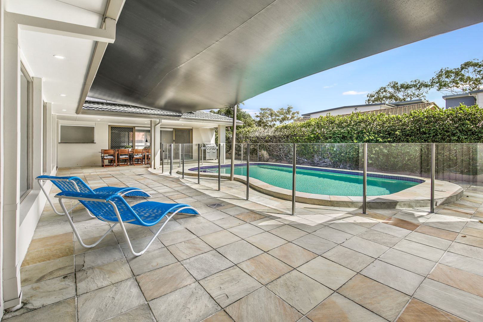 6 Aroona Avenue, Broadbeach Waters QLD 4218, Image 2