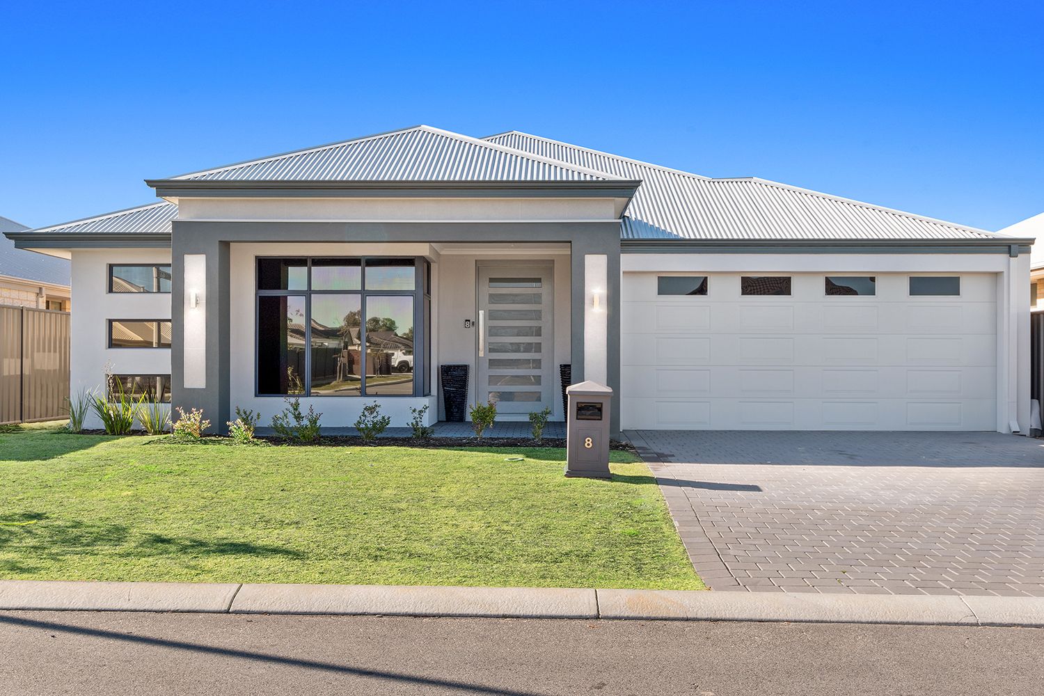 4 bedrooms House in 8 Nullagine Road BANKSIA GROVE WA, 6031