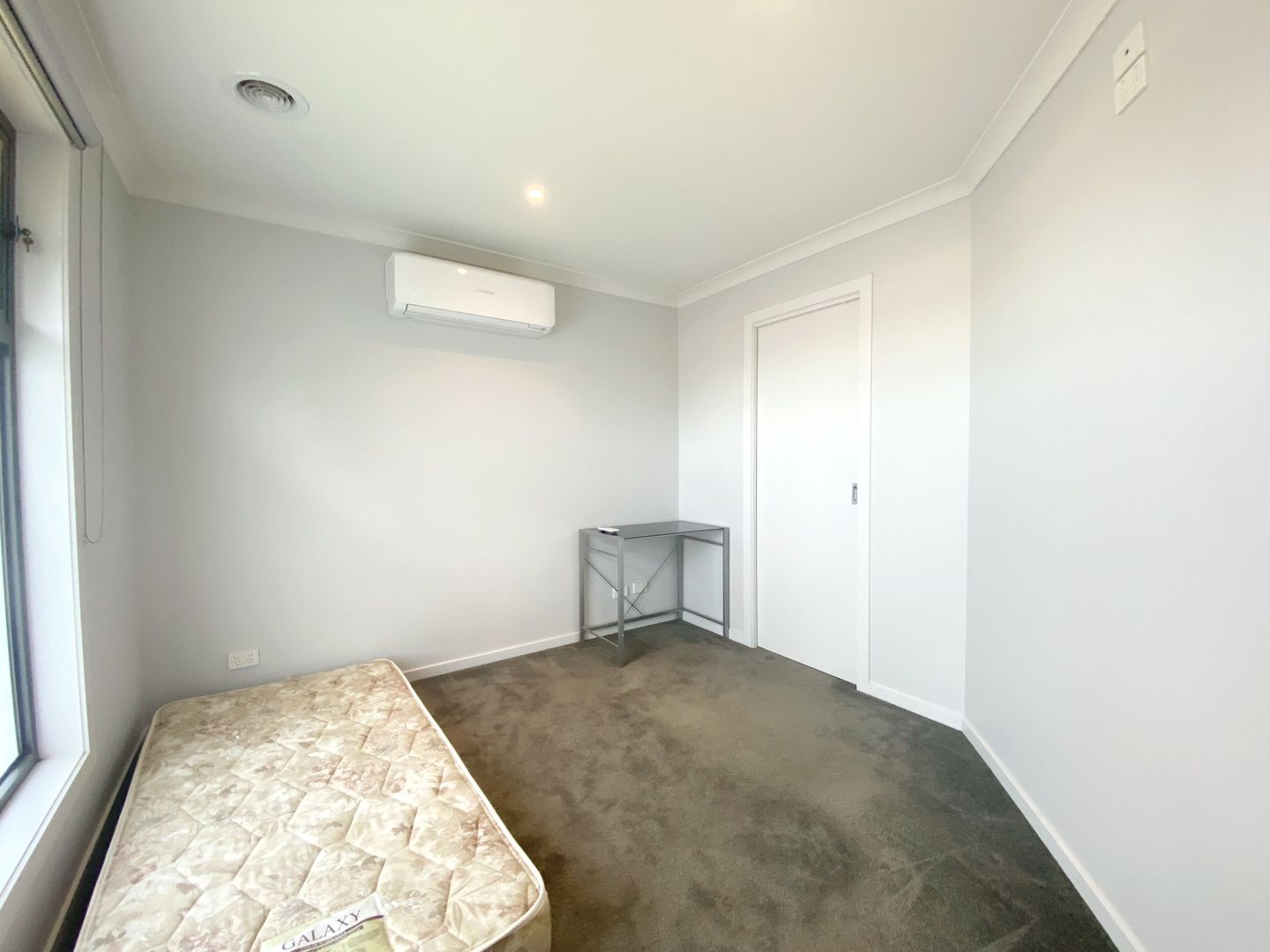 Rear Flat/3 Sheffield Close, Pakenham VIC 3810 Apartment For Rent